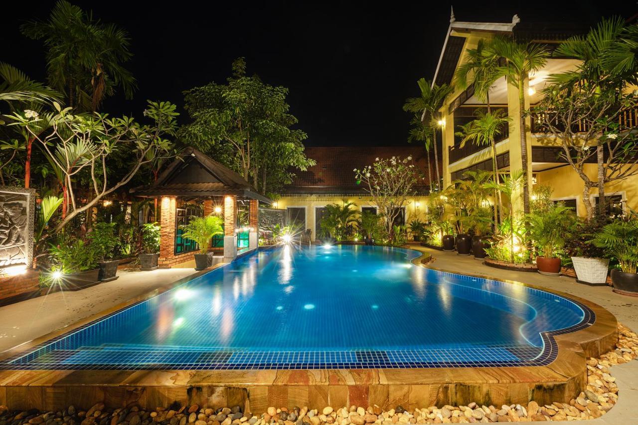 Отель Ravady D'Angkor Сиемрип Экстерьер фото