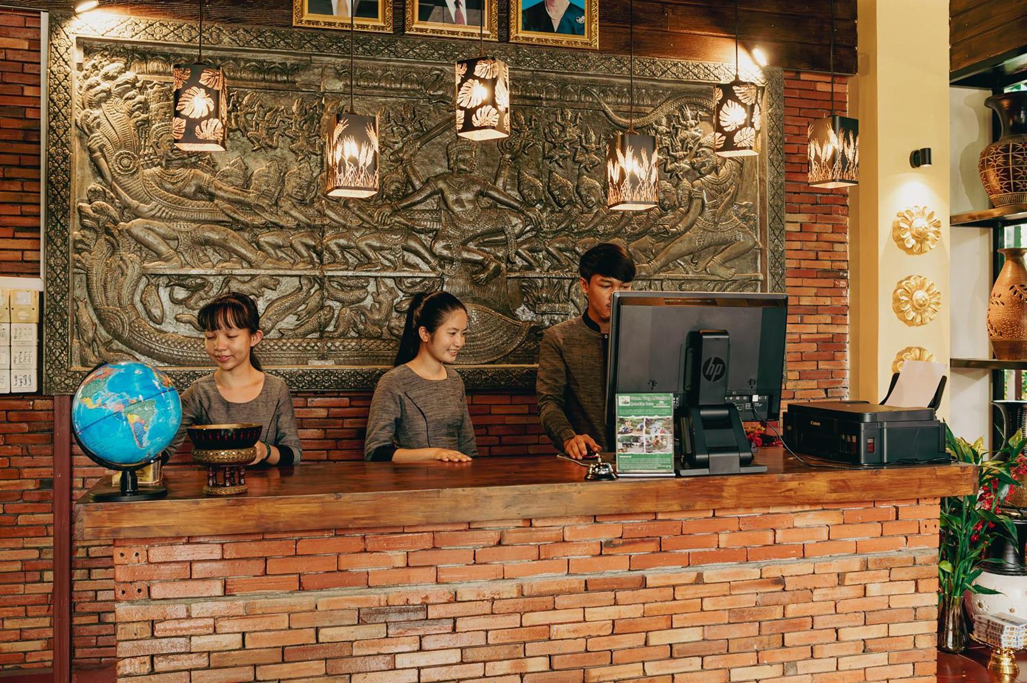 Отель Ravady D'Angkor Сиемрип Экстерьер фото
