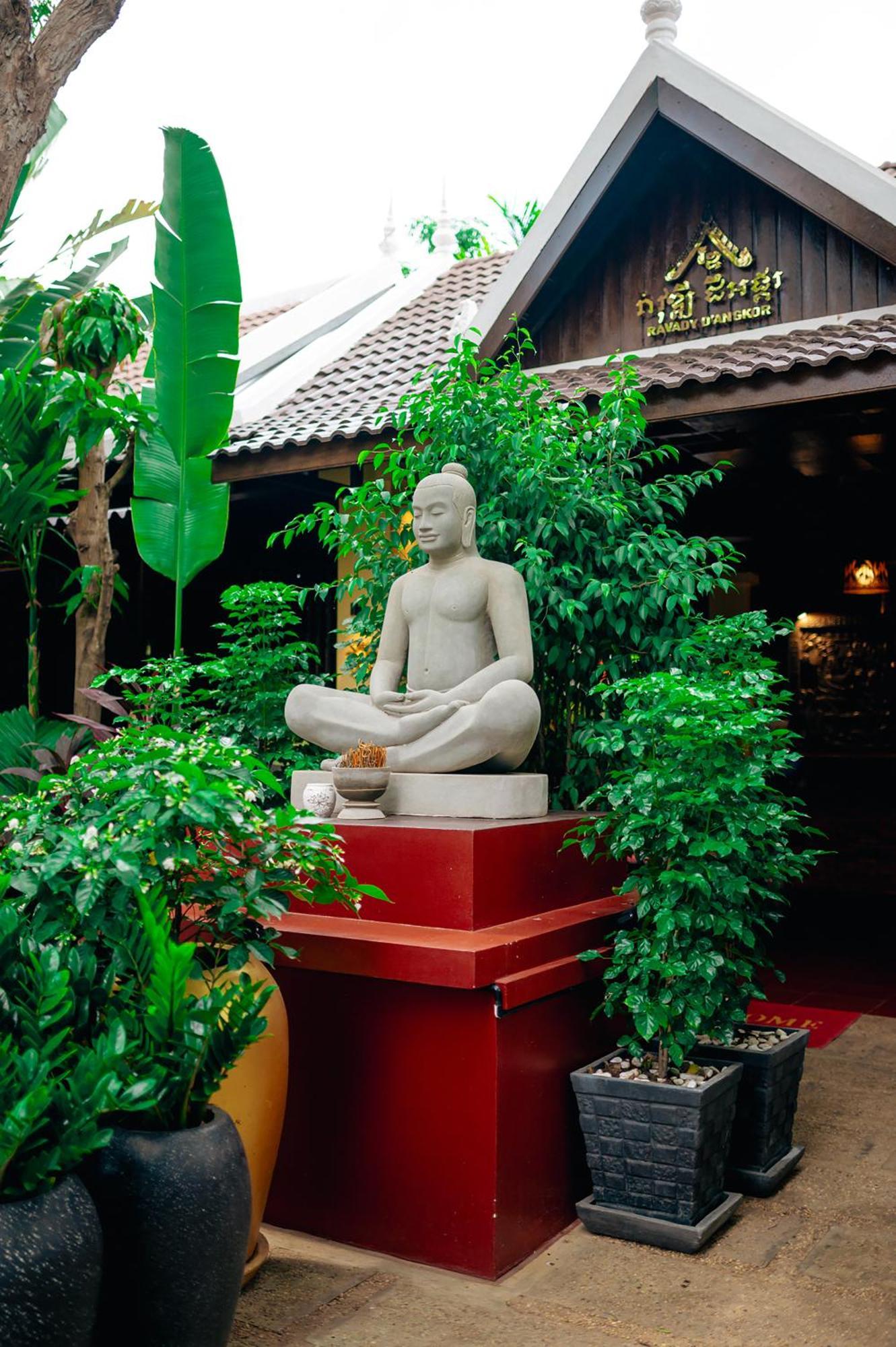 Отель Ravady D'Angkor Сиемрип Экстерьер фото